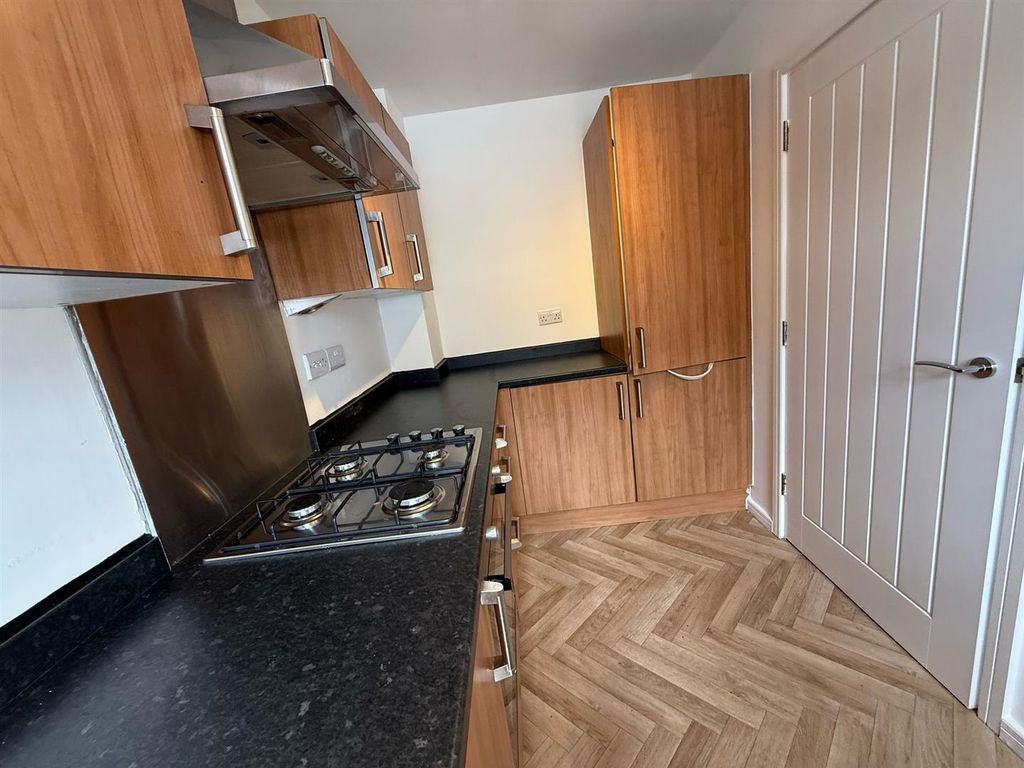 Property photo 2 of 9 Kitchen