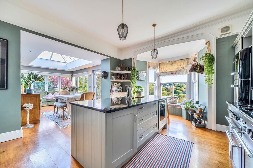 Property photo 3 of 18 5597648