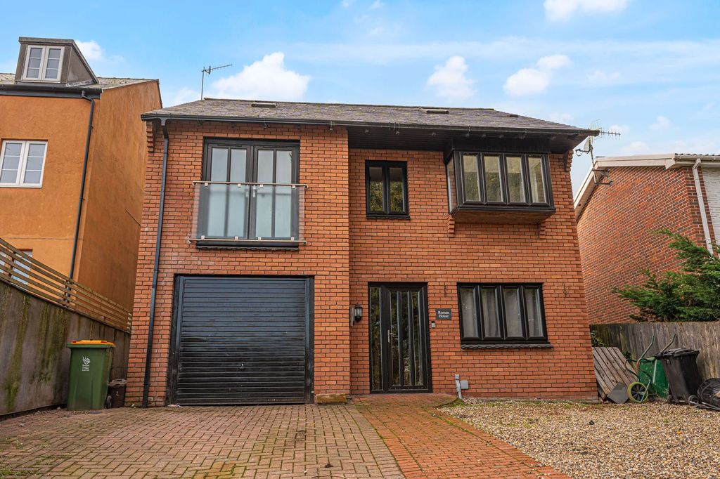 Property photo 1 of 32