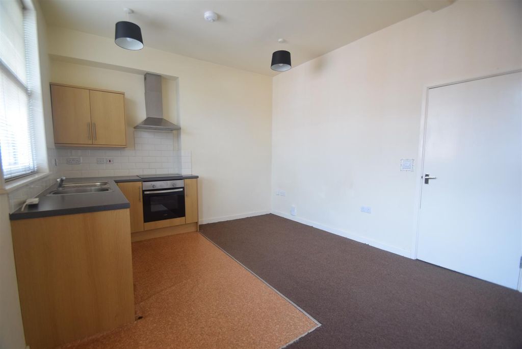 Property photo 2 of 6 Open Plan Lounge Kitchen Diner.Jpg