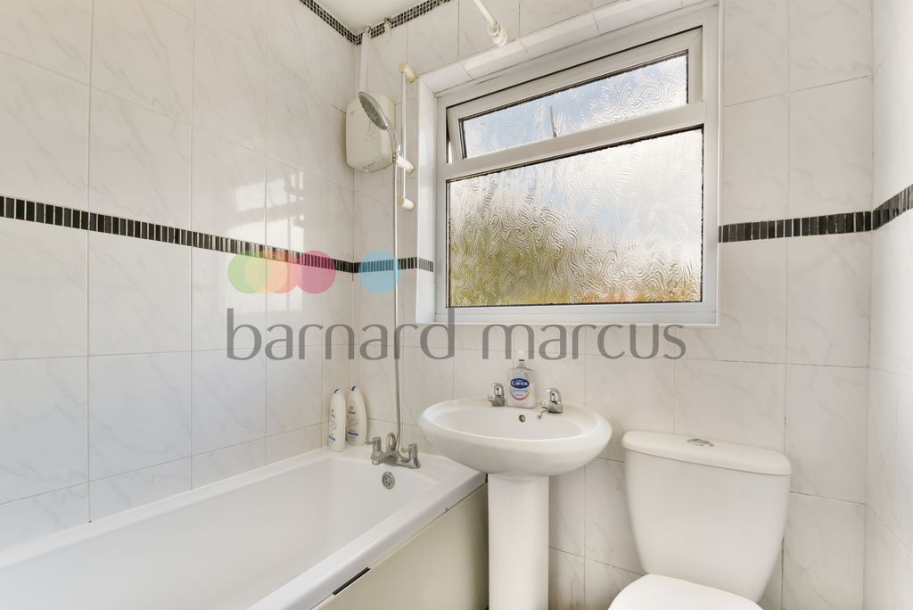 Property photo 1 of 9 Bathroom