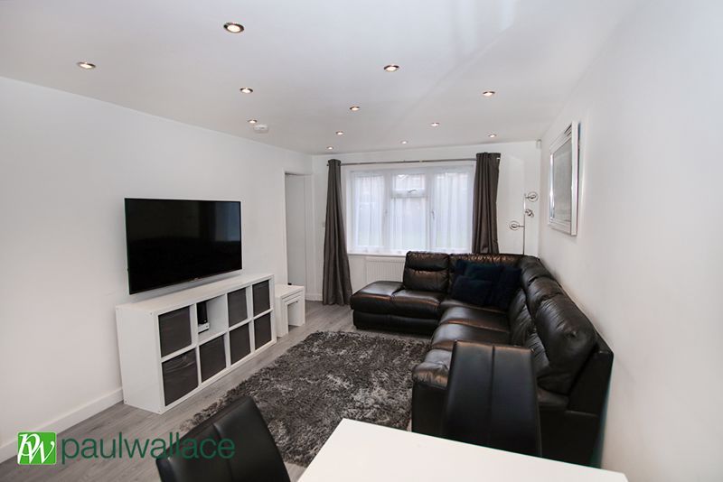 Property photo 2 of 12 Lounge