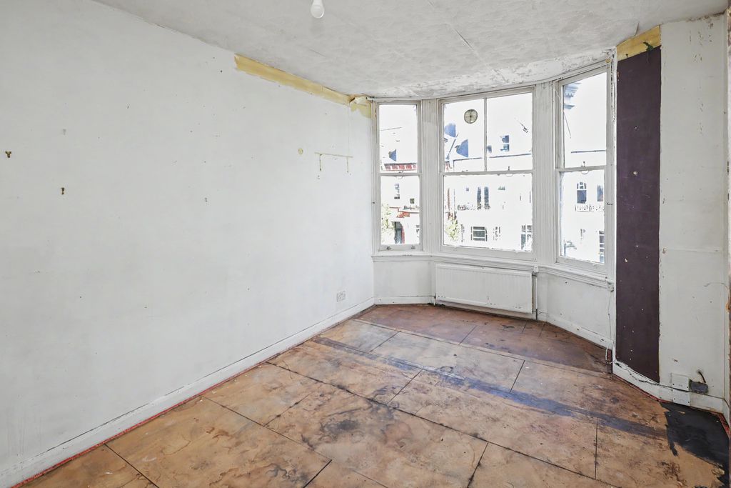 Property photo 3 of 17 33B Streatley Road, London Nw6 7Lt