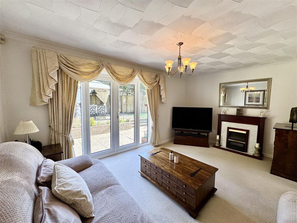 Property photo 3 of 26 Sitting Room