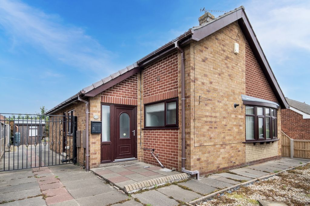 Property photo 2 of 12 Ewemove Estate Agents Scunthorpe - Front Aspect