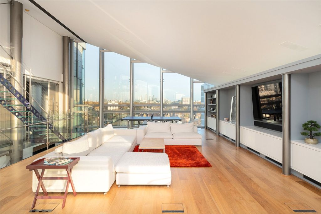 Property photo 3 of 15 Reception