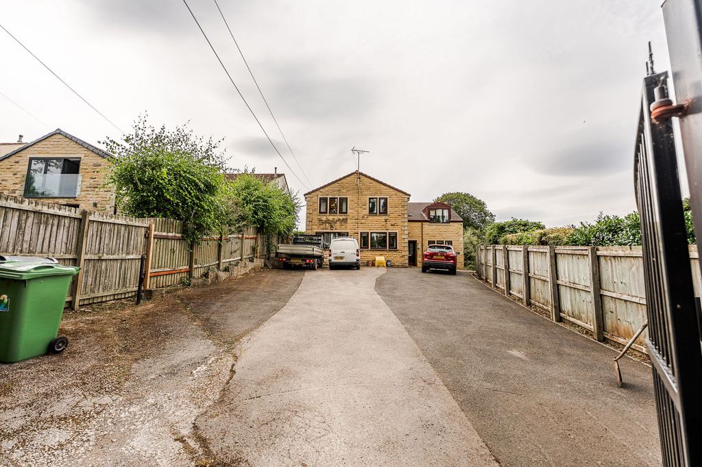 Property photo 1 of 40