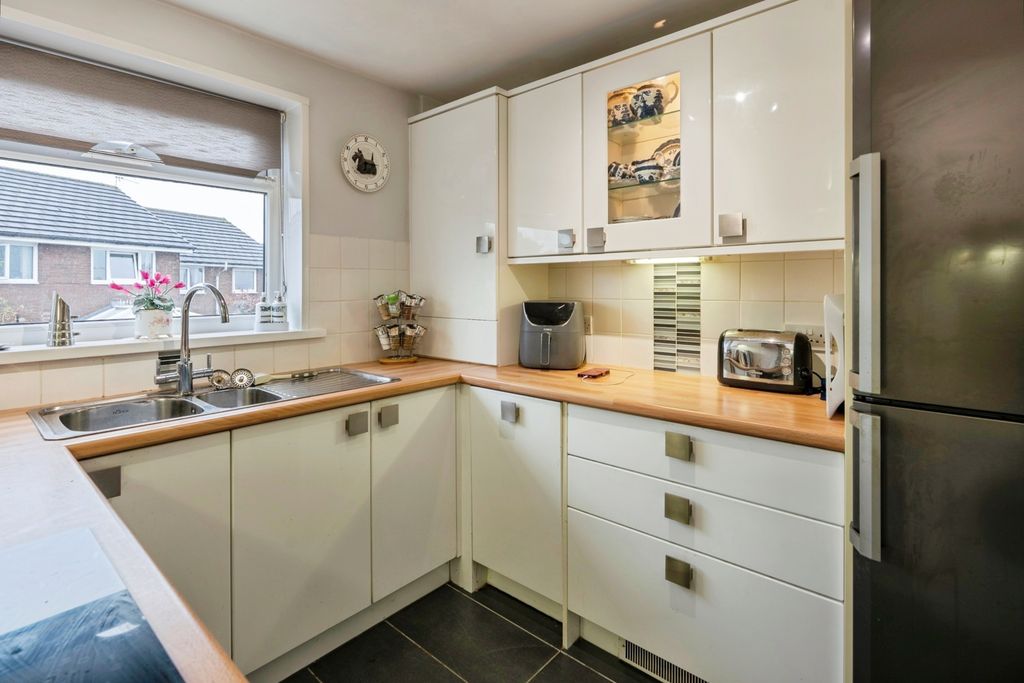 Property photo 2 of 16 Pbox-Img.Jpg