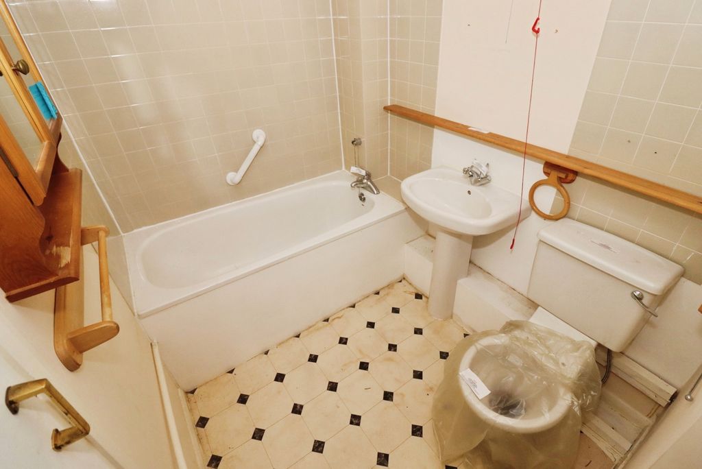 Property photo 2 of 17 Photo