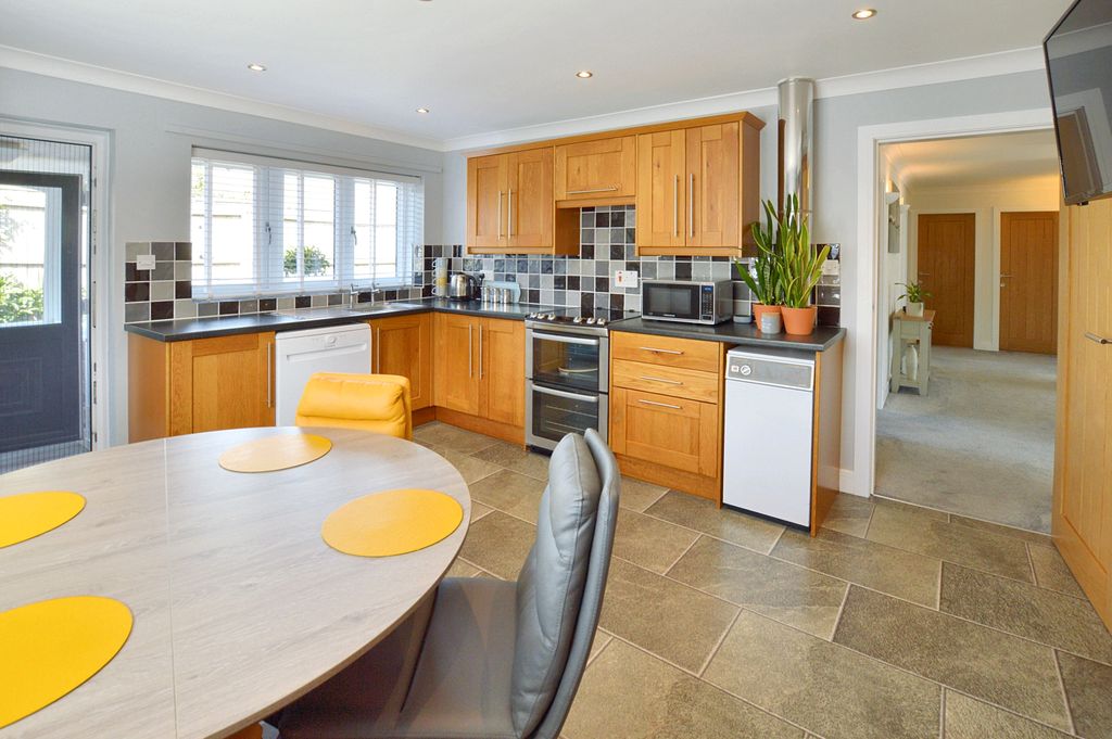 Property photo 2 of 35