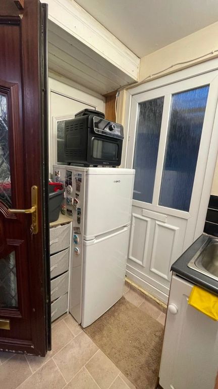 Property photo 3 of 5 Kitchen