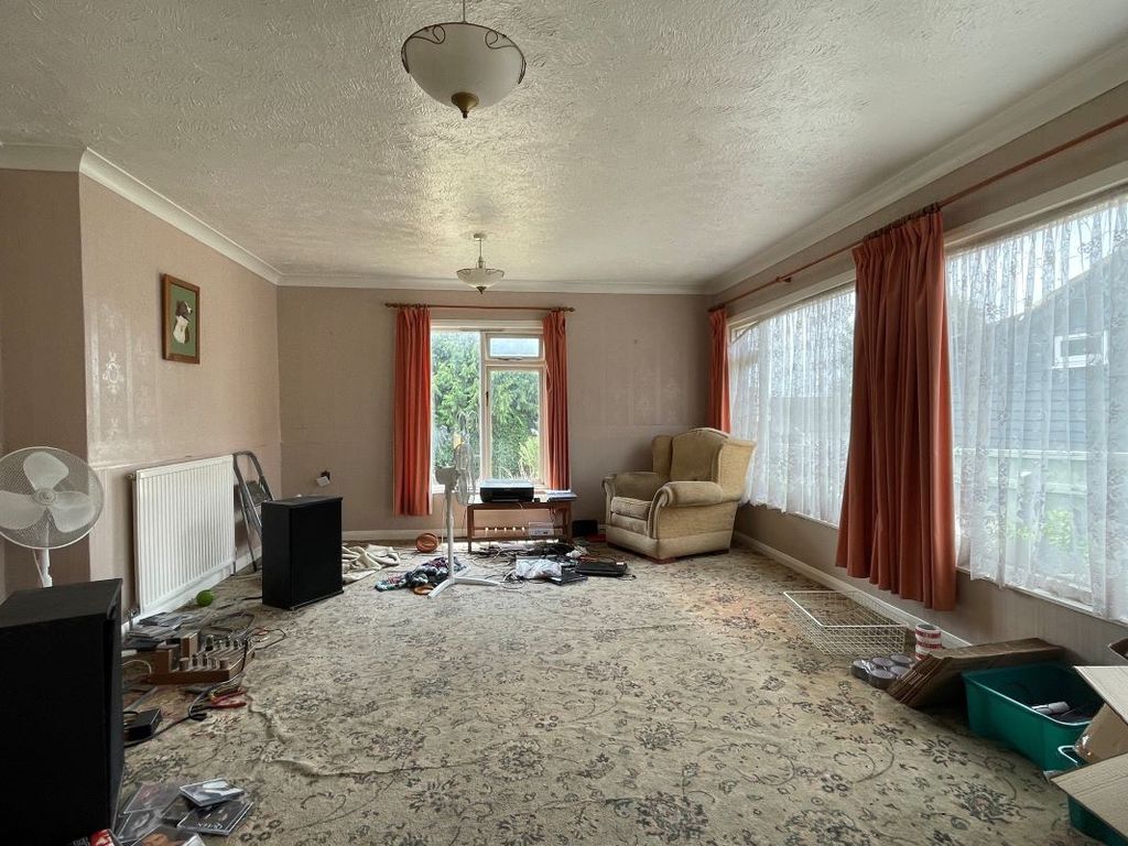 Property photo 2 of 20