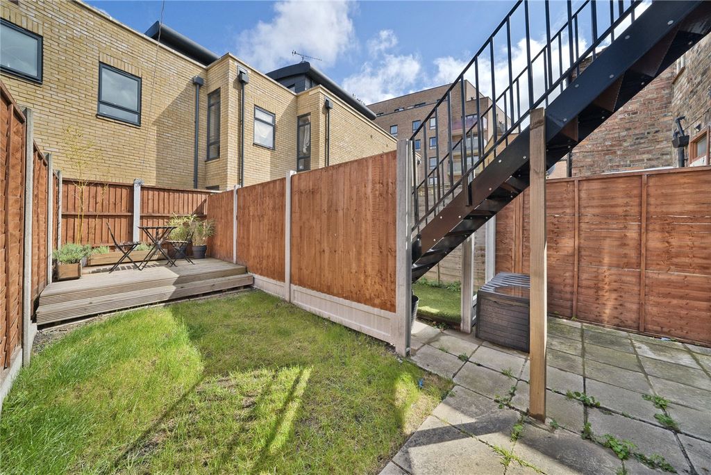 Property photo 2 of 11 Picture No. 15