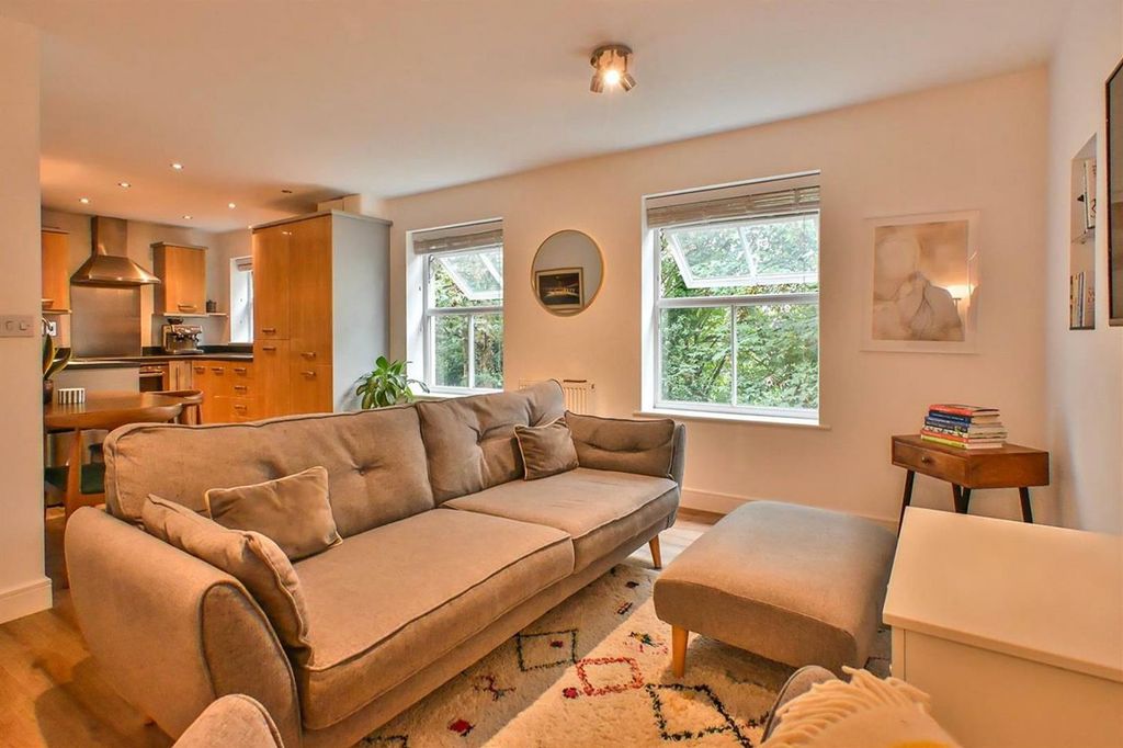 Property photo 2 of 10 Lounge 2.Jpg