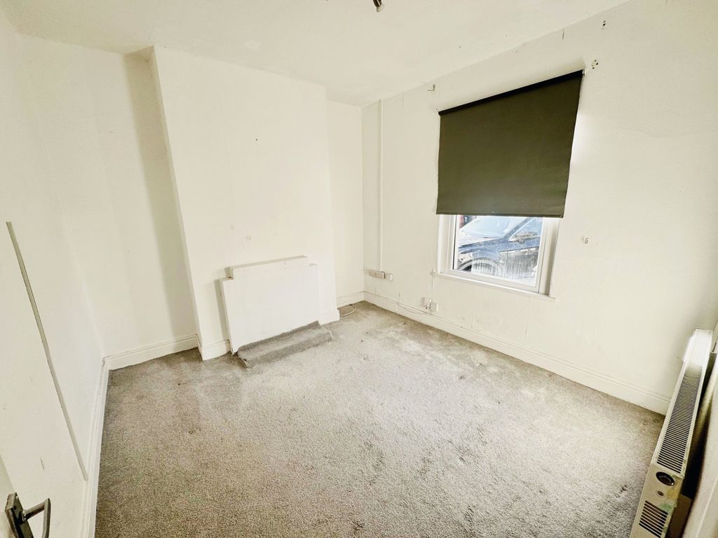 Property photo 3 of 9 1
