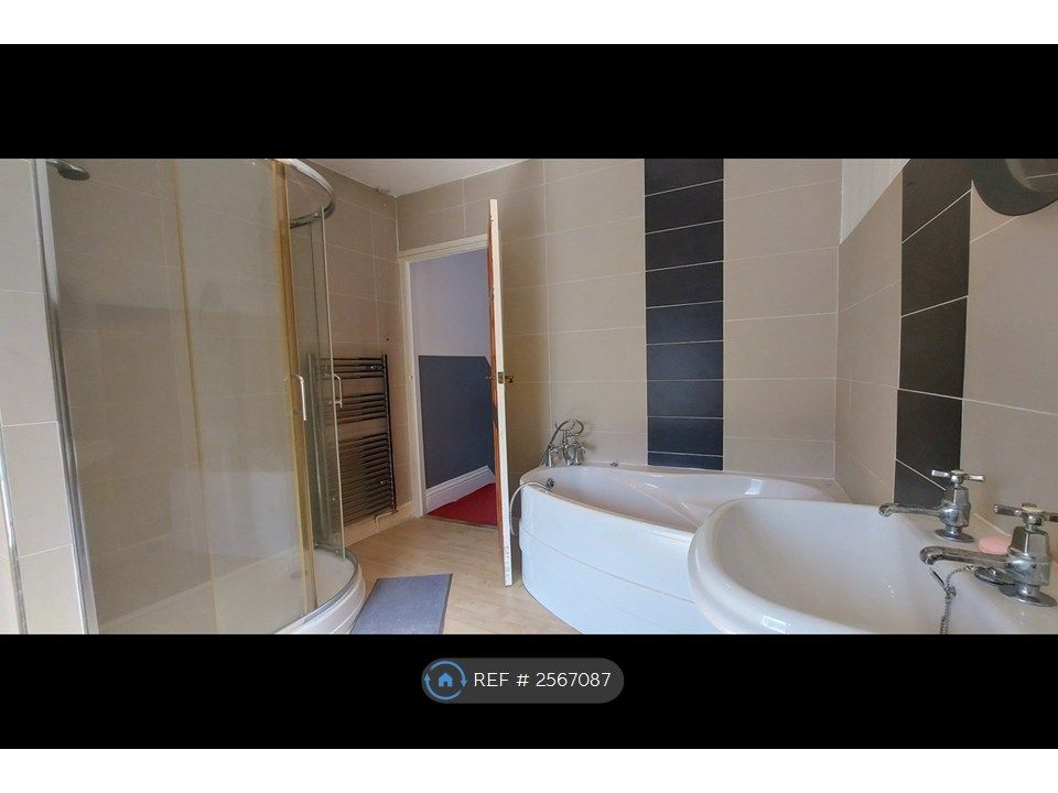 Property photo 2 of 16 Bathroom