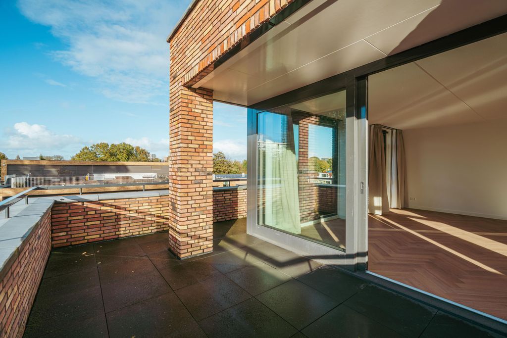 Property photo 2 of 55