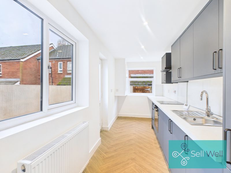 Property photo 3 of 12 Kitchen