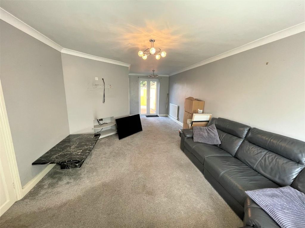 Property photo 2 of 13 Lounge