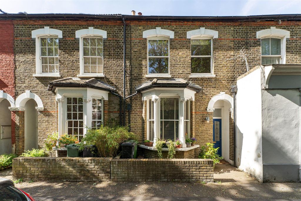 Property photo 1 of 31 Orford Road, E17
