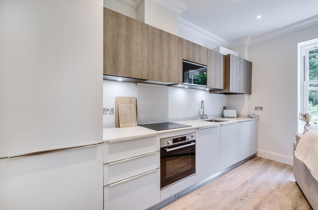 Property photo 3 of 16 1302105-10-683Edc...