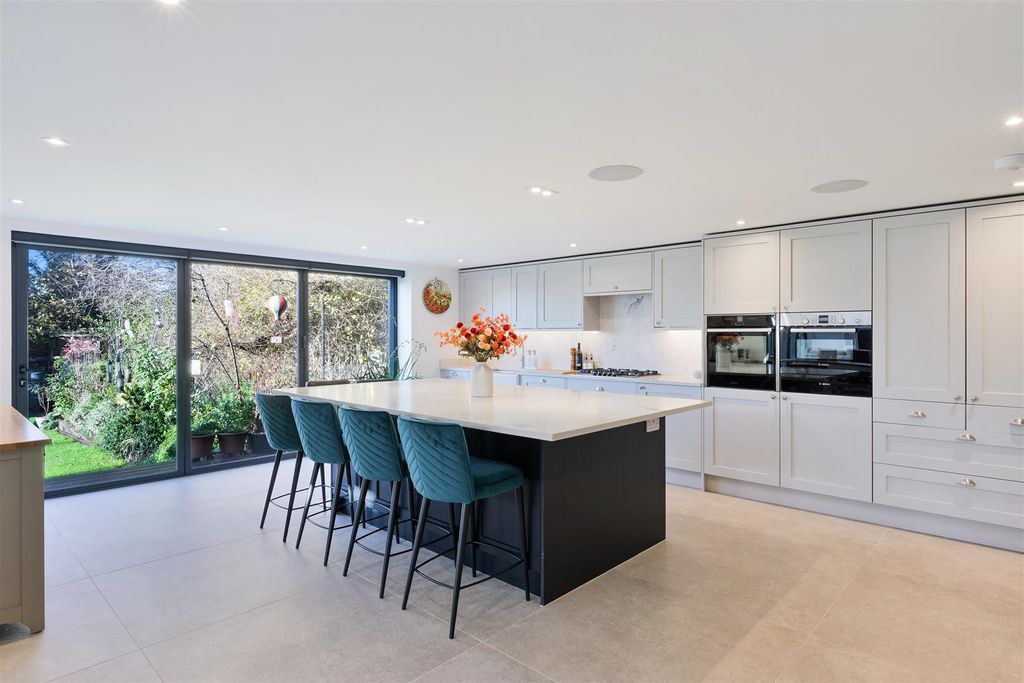 Property photo 2 of 35 Heath Drive, 20 (28).Jpg