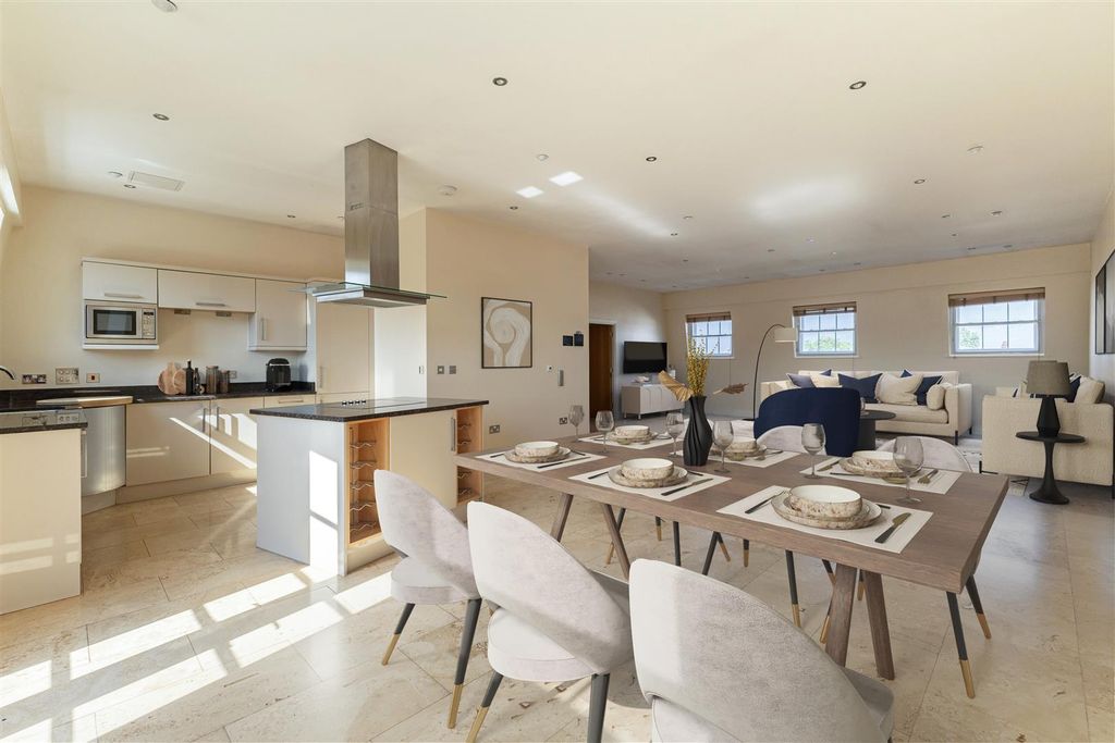 Property photo 2 of 10 110900_16 Grosvenor House 13-19 Evesham Road (8).J