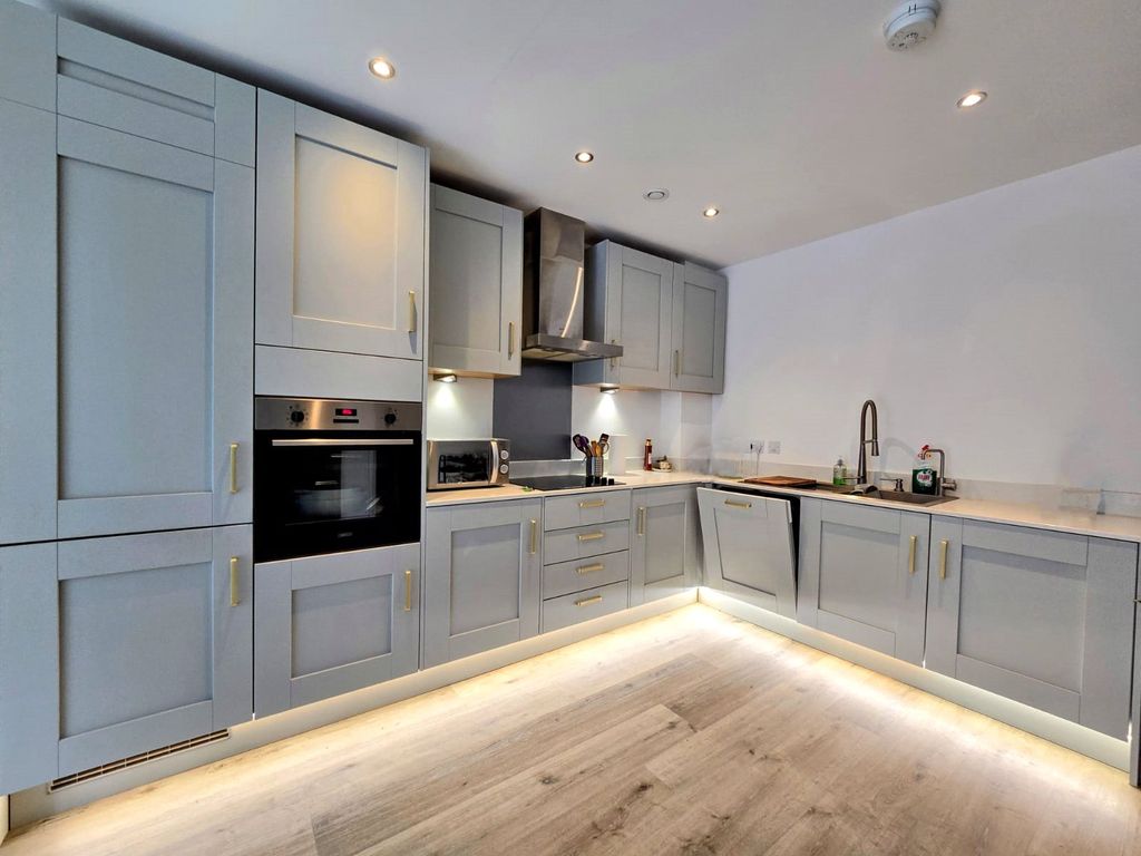 Property photo 1 of 10 Kitchen