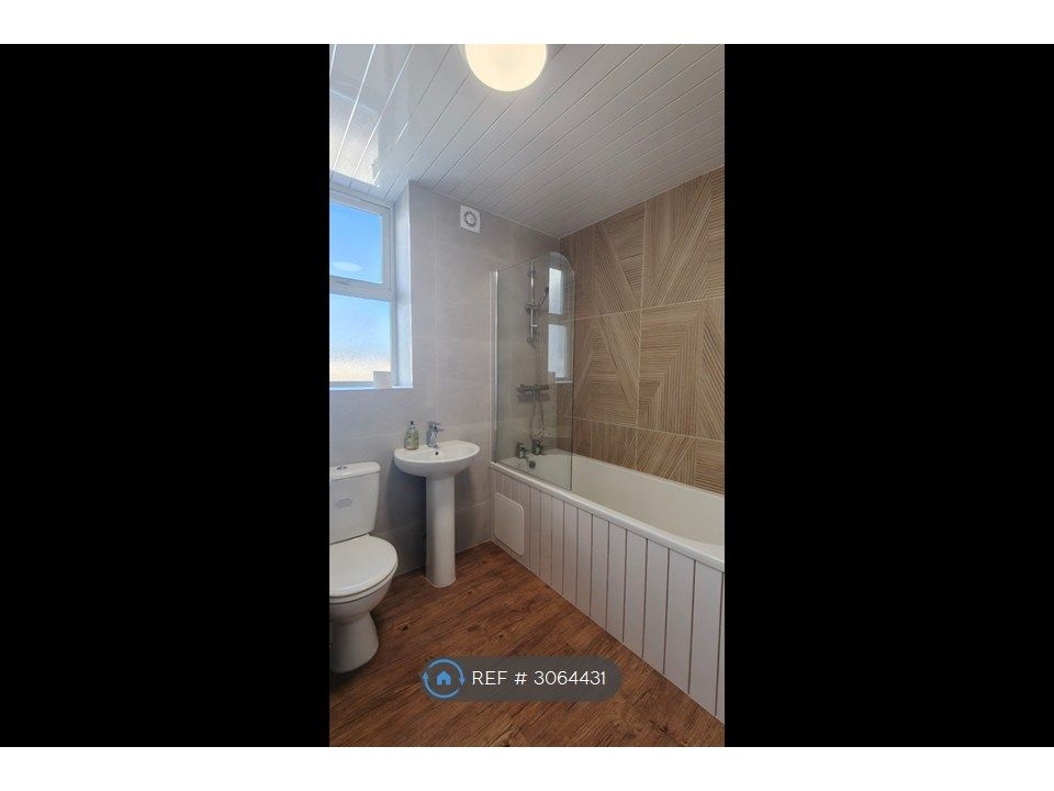 Property photo 3 of 19 First Floor Front Left En-Suite
