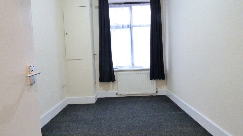 Property photo 3 of 6 Bedroom