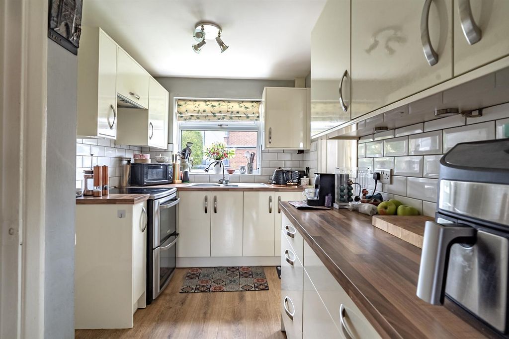 Property photo 3 of 13 Kitchen 2