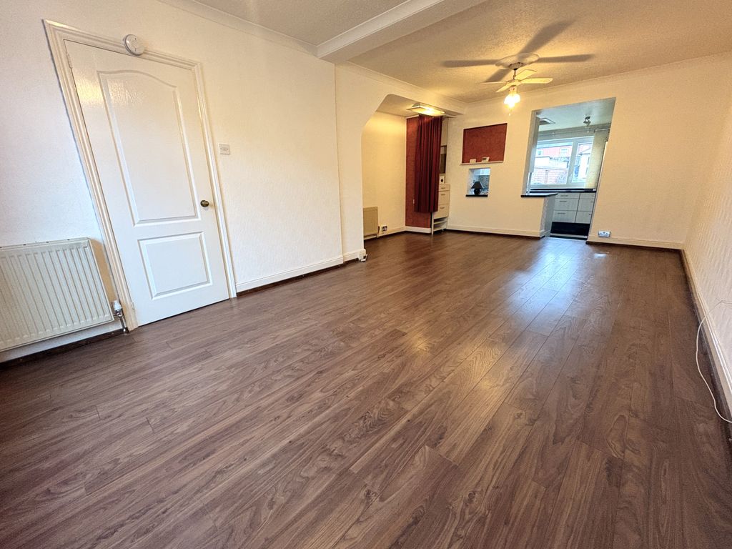 Property photo 3 of 11 Lounge .1