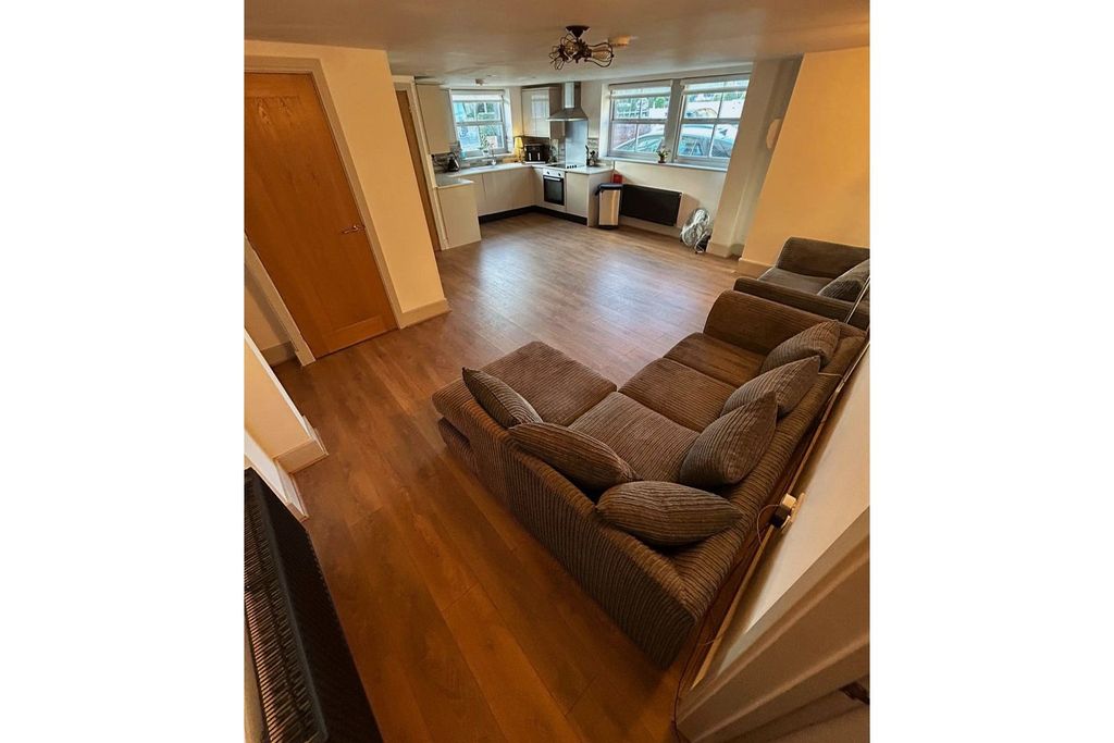 Property photo 3 of 18 Lounge / Kitchen