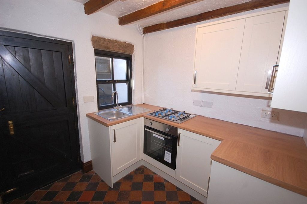 Property photo 2 of 8 Kitchen