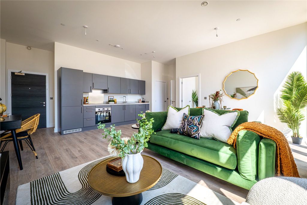 Property photo 2 of 12 Kitchen