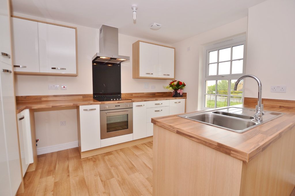 Property photo 2 of 9 Photo 02