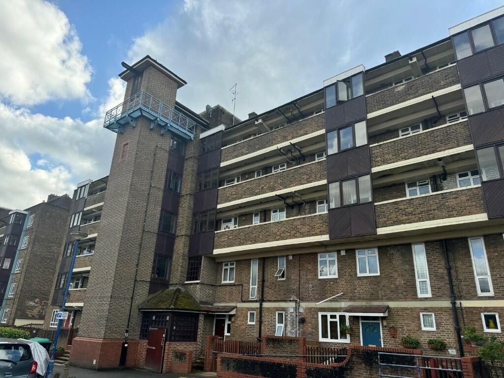 Property photo 1 of 9 Ms Estates Are Pleased To Present This Spacious Three Bedroom Flat Available To Rent In Islington.
