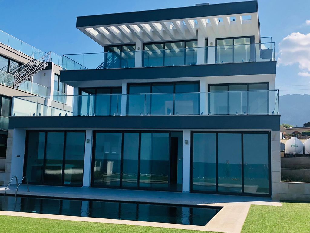 Property photo 1 of 12