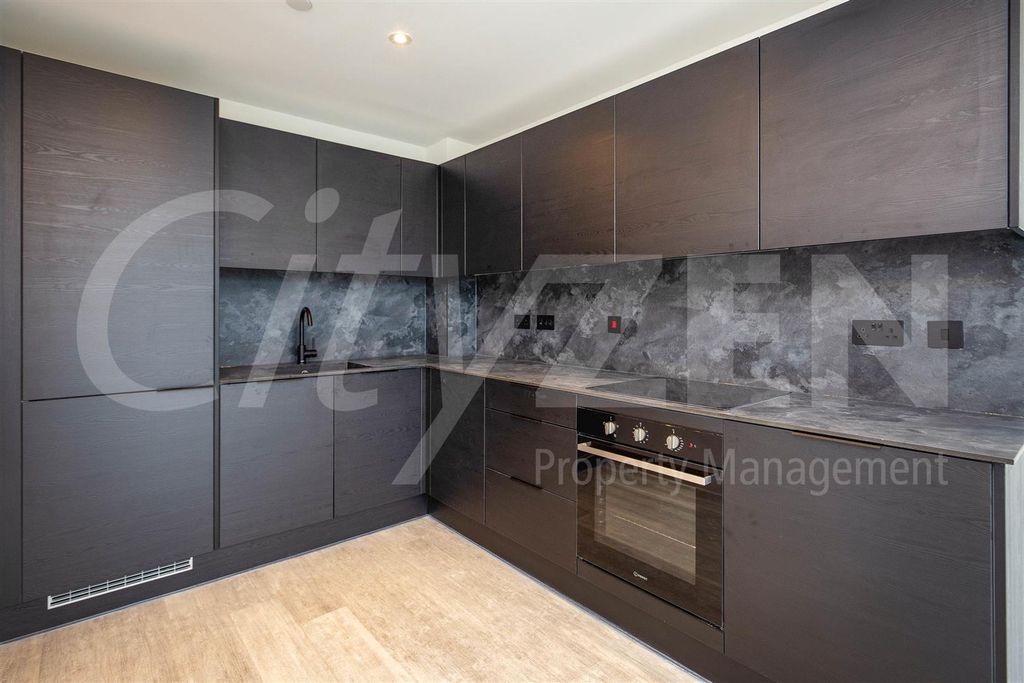 Property photo 2 of 21 Kitchen