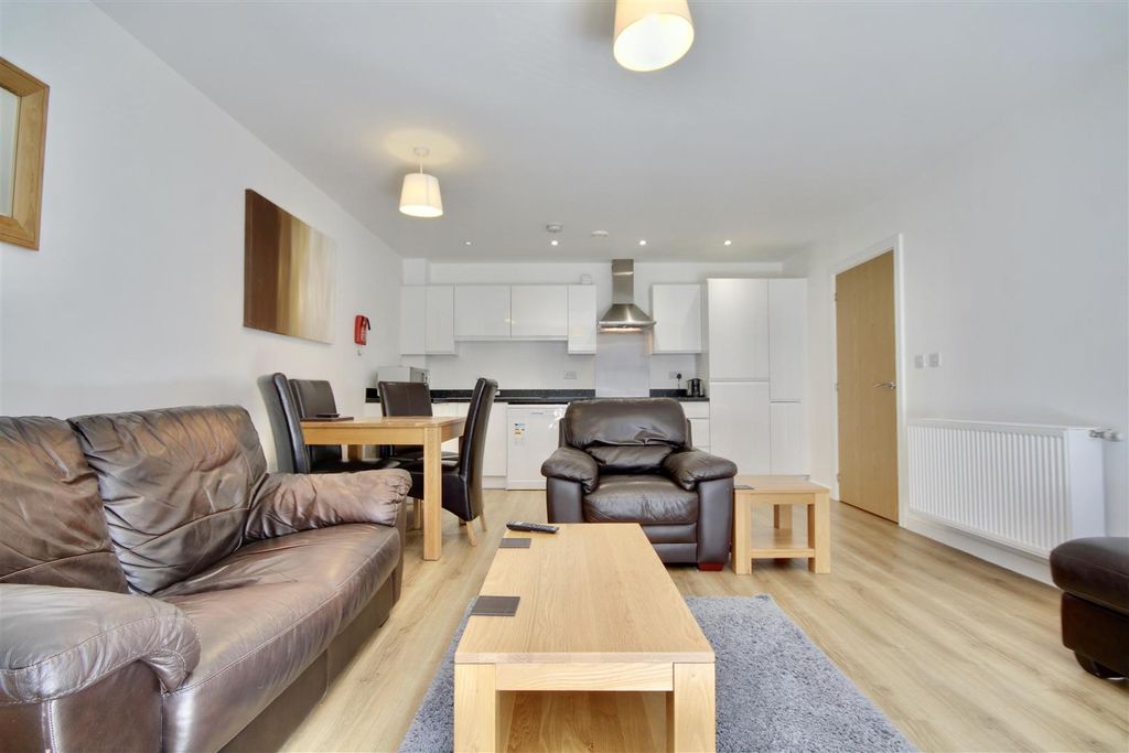 Property photo 3 of 12 A9E23Efd-B1CC-43A6-B031-6Aa17B6E666D_1_201_A.Jpeg