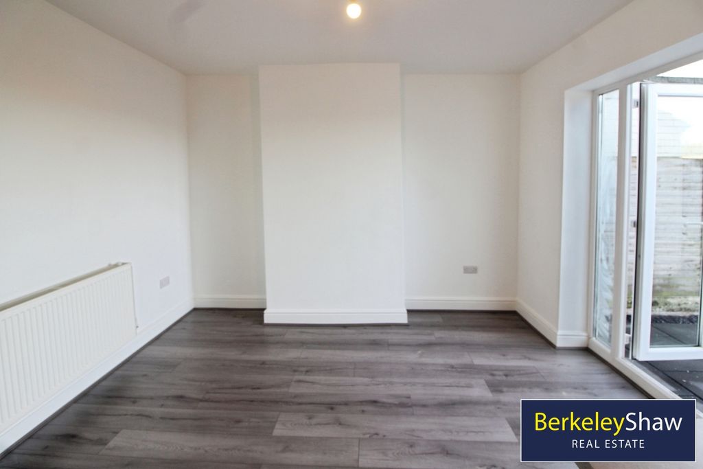 Property photo 2 of 8 Pbox-Img.Jpg