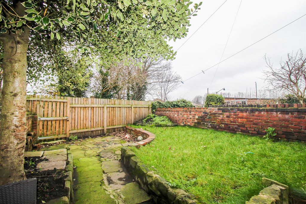 Property photo 2 of 11 Outside