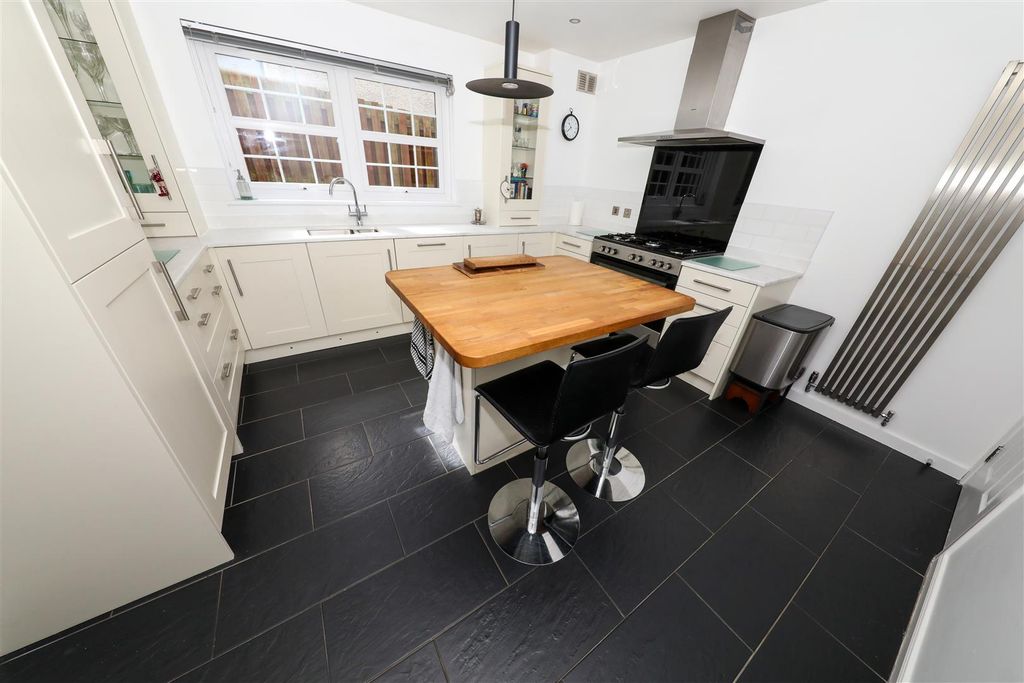 Property photo 3 of 29 c