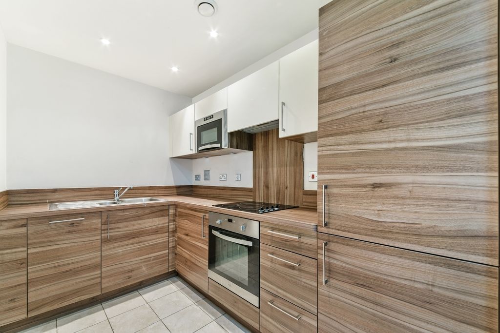 Property photo 3 of 6 Kitchen - Waterside