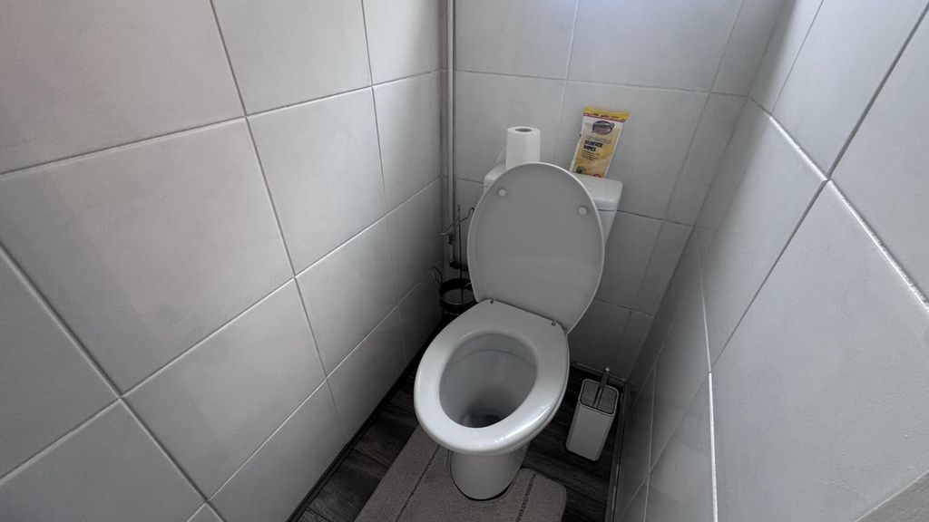 Property photo 3 of 20 WC