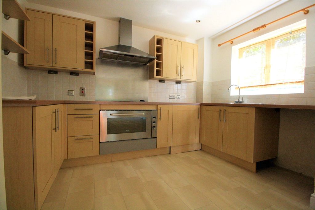 Property photo 1 of 7 Kitchen