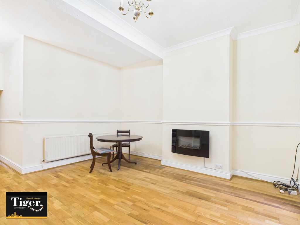 Property photo 3 of 18 Cam02176G0-Pr0787-Still001