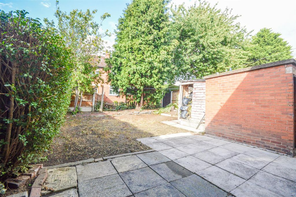Property photo 2 of 10 Outside