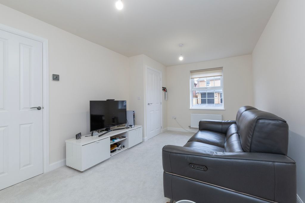 Property photo 3 of 23 Image