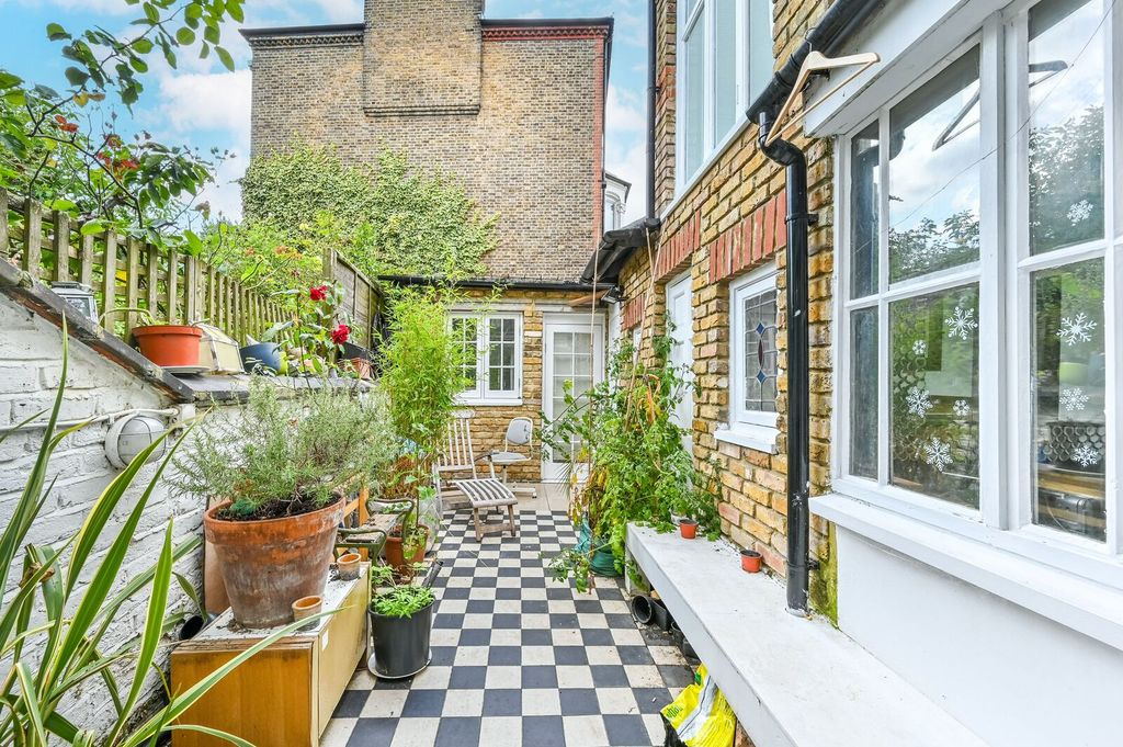 Property photo 2 of 12